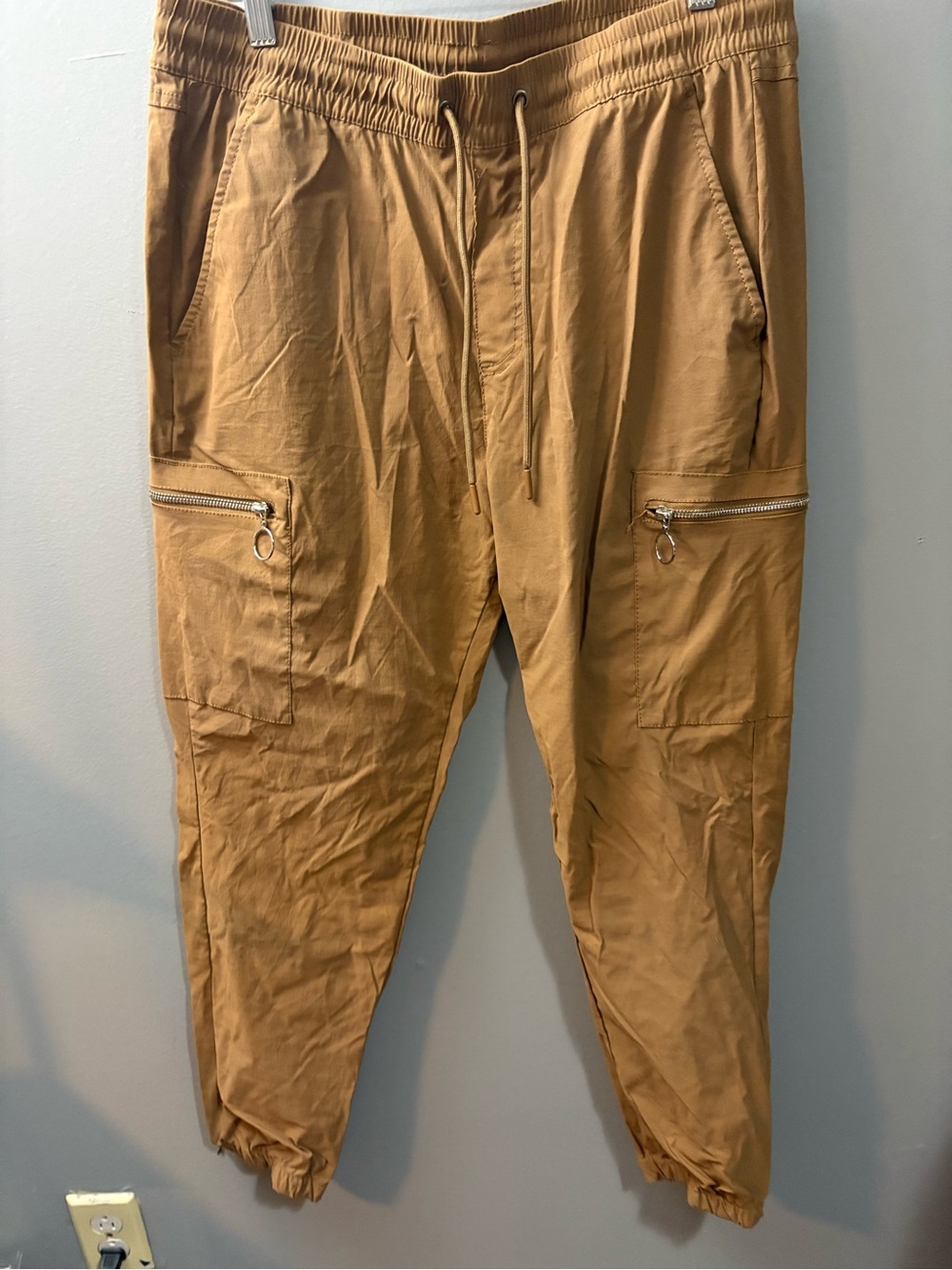 Women’s  Drawstring Cargo Jogger Pants - Tan